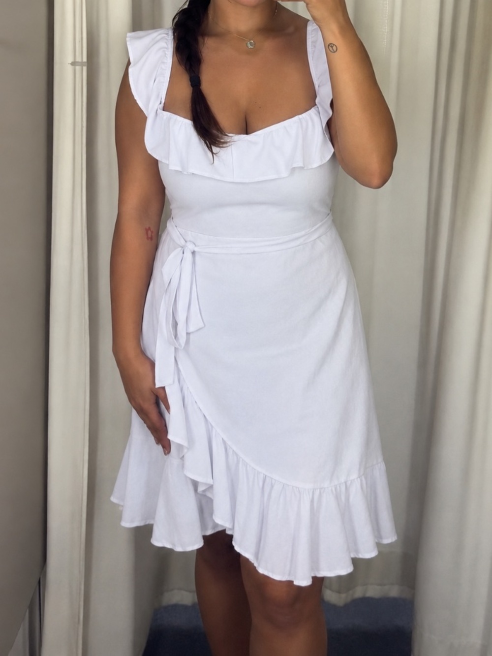 White dress Valija